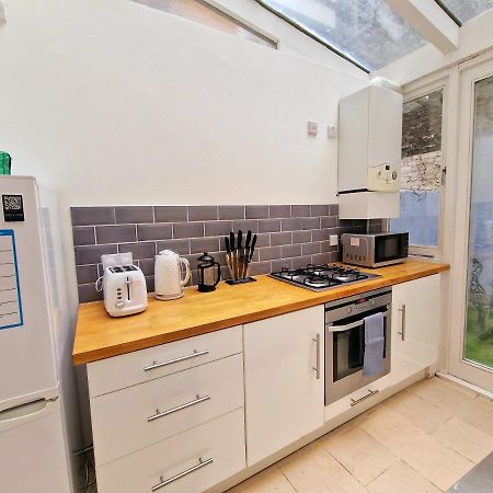 Apartamento Beautiful Hyde Park Flat By Lancaster Gate Station With Private Back Patio Londres Exterior foto