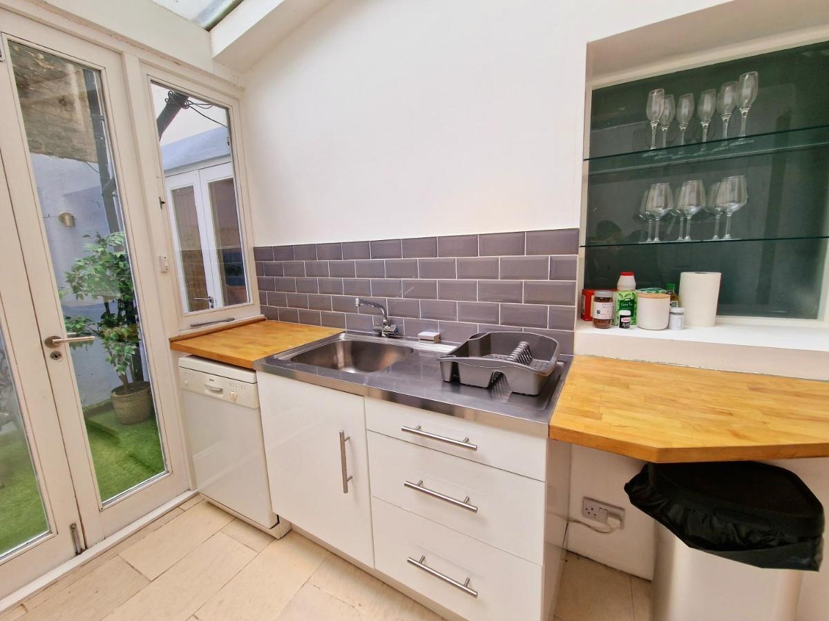 Apartamento Beautiful Hyde Park Flat By Lancaster Gate Station With Private Back Patio Londres Exterior foto